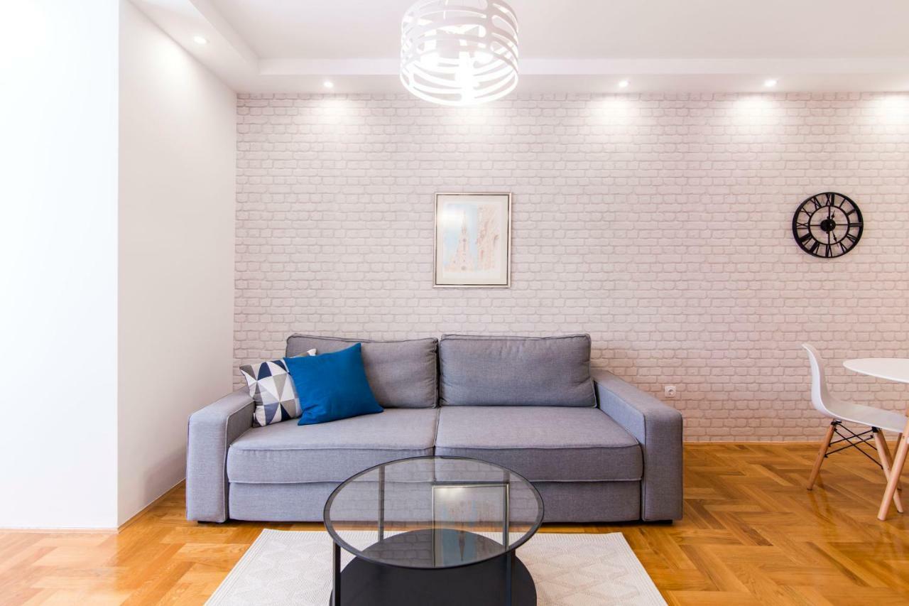 Grove Apartment + Free Parking Novi Sad Buitenkant foto