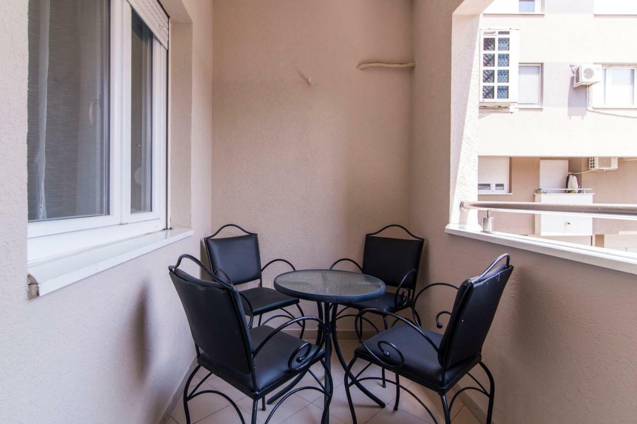 Grove Apartment + Free Parking Novi Sad Buitenkant foto