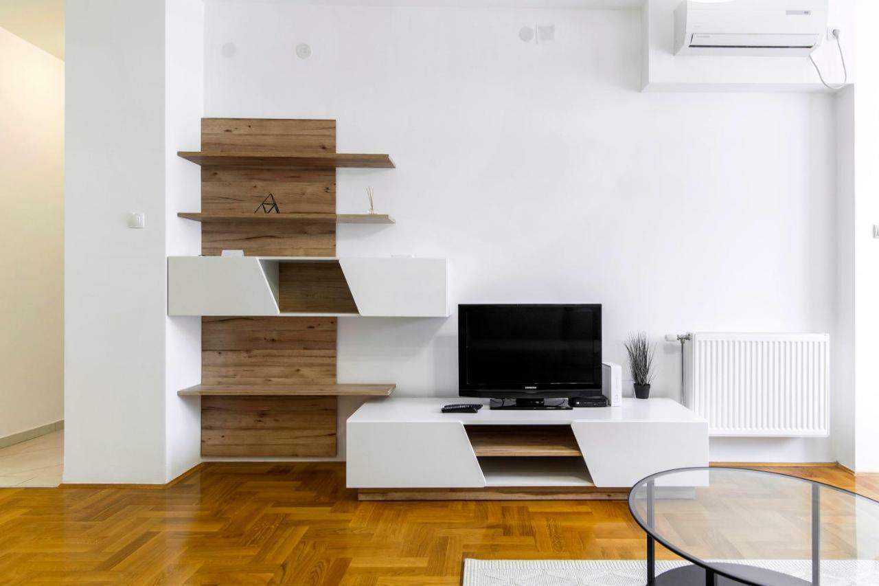 Grove Apartment + Free Parking Novi Sad Buitenkant foto
